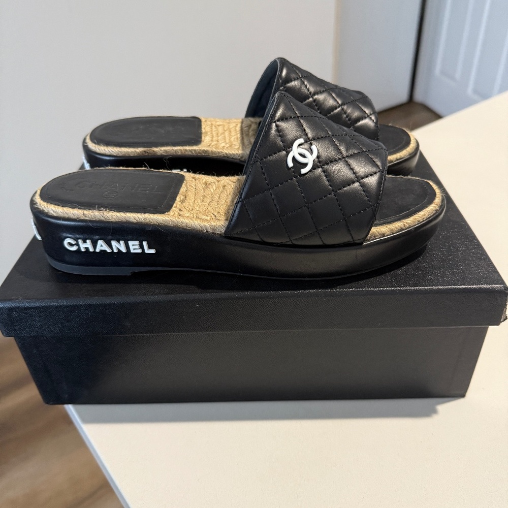 Chanel slides